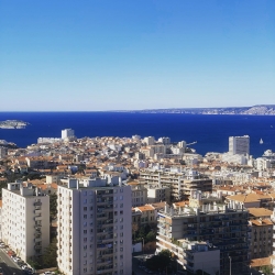 Marseille City.
💙⭐️💙⭐️💙

📸 by @5surnousmarseille 

#5surnous #5surnousmarseille #marseille #marseillaise #marseillais #notredame #notredamedelagarde #notredameveille #mars #mvrs #planetemars #planetemarseille #centreville #belsunce #mode #influence #streetwear #street #worldwide #vivreensemble #commeamarseille #shalomaleikoum #peace #shalom #salam #paix #unite #amour